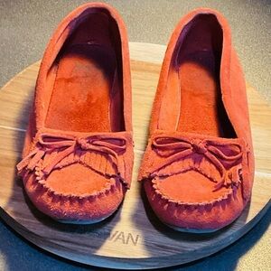 Anthropologie Minnetonka leather Moccasins sz 6.5 beautiful orange color EUC